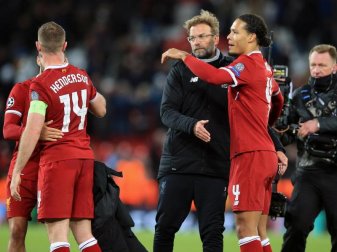 Liverpools Trainer Jürgen Klopp bedankt sich bei seinen Spielern. Foto: Peter Byrne/PA Wire Liverpools Trainer Jürgen Klopp bedankt sich bei seinen Spielern. Foto: Peter Byrne/PA Wire