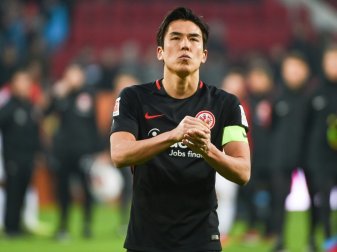 Frankfurt verlängert mit Hasebe um ein weiteres Jahr Frankfurt verlängert mit Hasebe um ein weiteres Jahr