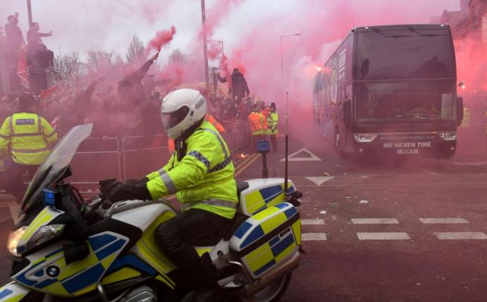Der Bus von Manchester City auf dem Weg zum Stadion