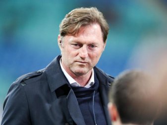 Ralph Hasenhüttl ist mit seinen Trainervertrag bei RB Leipzig bis 2019 gebunden. Foto: Jan Woitas Ralph Hasenhüttl ist mit seinen Trainervertrag bei RB Leipzig bis 2019 gebunden. Foto: Jan Woitas