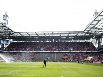 Soll bald den Namen von Club-Idol Hans Schäfer bekommen: Die Südtribüne im Kölner RheinEnergieStadion. Foto: Jonas Güttler