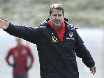 Musste sich einer Hüft-Operation unterziehen: Österreichs Teamchef Franco Foda. Foto: Robert Jaeger