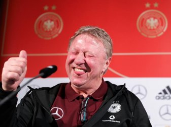 Horst Hrubesch freut sich auf sein Debüt mit den DFB-Frauen. Foto: Jan Woitas