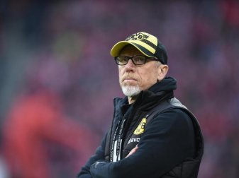 Hat mit seinem Team das 0:6 in München im Rücken: BVB-Coach Peter Stöger. Foto: Andreas Gebert Hat mit seinem Team das 0:6 in München im Rücken: BVB-Coach Peter Stöger. Foto: Andreas Gebert