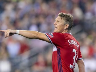 Feierte mit Chicago den ersten Saisonsieg in der MLS: Weltmeister Bastian Schweinsteiger. Foto: Andrew Katsampes