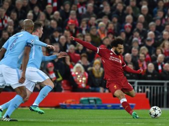 Salah (re.) ist bei Liverpool weiter fraglich Salah (re.) ist bei Liverpool weiter fraglich