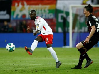 Entwarnung bei Naby Keita (l.) Entwarnung bei Naby Keita (l.)