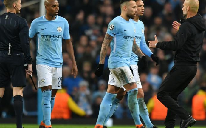 Pep Guardiola (r.) auf Konfrontationskurs