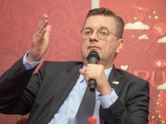 Sieht Redebedarf im FIFA-Chef Gianni Infantino: DFB-Präsident Reinhard Grindel. Foto: Christophe Gateau Sieht Redebedarf im FIFA-Chef Gianni Infantino: DFB-Präsident Reinhard Grindel. Foto: Christophe Gateau