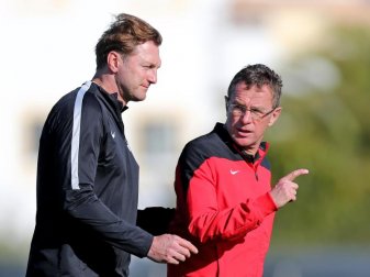 Sportdirektor Ralf Rangnick kündigte ein Gespräch mit Cheftrainer Ralph Hasenhüttl (l) über eine Vertragsverlängerung an. Foto: Jan Woitas Sportdirektor Ralf Rangnick kündigte ein Gespräch mit Cheftrainer Ralph Hasenhüttl (l) über eine Vertragsverlängerung an. Foto: Jan Woitas