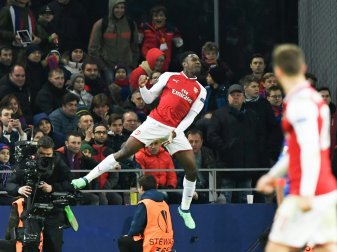 FC Arsenal zittert sich ins Halbfinale FC Arsenal zittert sich ins Halbfinale