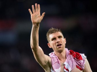 Per Mertesacker verabschiedet sich nach der laufenden Spielzeit aus dem aktiven Fußball. Foto: Marius Becker Per Mertesacker verabschiedet sich nach der laufenden Spielzeit aus dem aktiven Fußball. Foto: Marius Becker