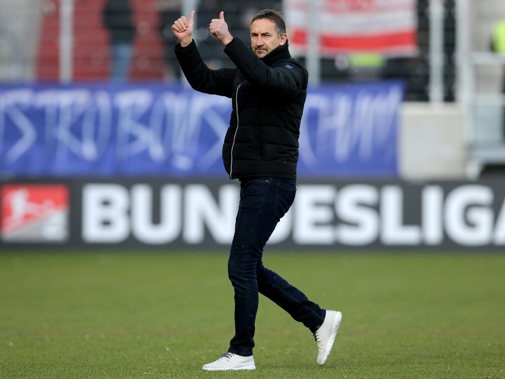 Coach Beierlorzer siegt mit Regensburg in Fürth mit 2:1