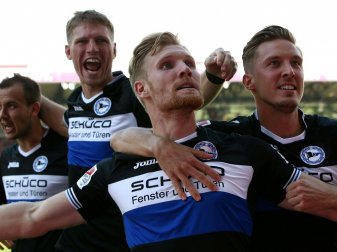 Arminia Bielefeld feiert 2:0-Sieg gegen Aue Arminia Bielefeld feiert 2:0-Sieg gegen Aue