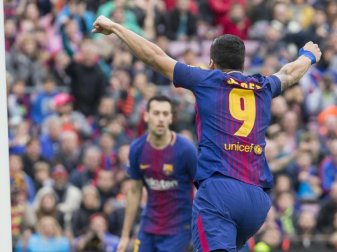 Barcelonas Luis Suarez (r) freut sich über den Treffer von Team-Kollege Samuel Umtiti. Foto: Gtres/gtres Barcelonas Luis Suarez (r) freut sich über den Treffer von Team-Kollege Samuel Umtiti. Foto: Gtres/gtres
