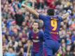 Barcelonas Luis Suarez (r) freut sich über den Treffer von Team-Kollege Samuel Umtiti. Foto: Gtres/gtres