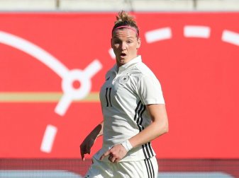 Hätte gern, dass Horst Hrubesch länger Trainer des Frauen-Nationalteams bleibt: Nationalspielerin Alexandra Popp. Foto: Jan Woitas