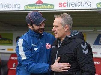 Am Montagabend treffen die Teams von Mainz-Coach Sandro Schwarz (l) und SC-Trainer Christian Streich aufeinander. Foto: Patrick Seeger