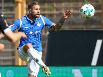 Anschlusstor: Tobias Kempe verwandelt einen Foulelfmeter Anschlusstor: Tobias Kempe verwandelt einen Foulelfmeter