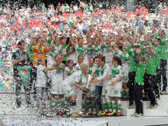 Die letzten drei DFB-Pokale gingen nach Wolfsburg Die letzten drei DFB-Pokale gingen nach Wolfsburg