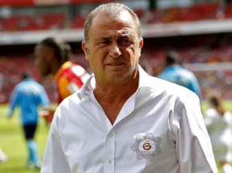 Fatih Terim setzt sich im Spitzenspiel mit seinem Team gegen den Konkurrenten Basakshehir mit 2:0 durch. Foto: Kerim Okten/EPA