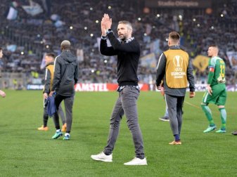 Trainerkandidat: Marco Rose (M.) soll beim BVB und bei der Eintracht im Gespräch sein. Foto: Roland Schlager/APA