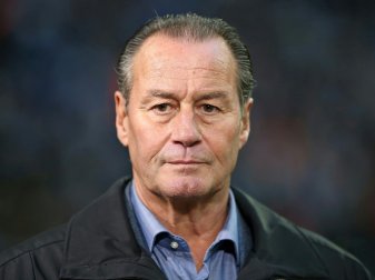 Ex-Schalke-Trainer Stevens ist positiv eingestellt Ex-Schalke-Trainer Stevens ist positiv eingestellt