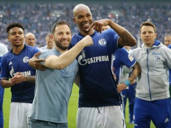 Naldo (r.) ist begeistert von seinem Trainer Naldo (r.) ist begeistert von seinem Trainer