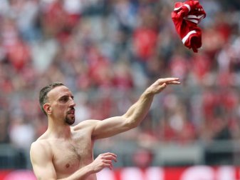 Ribery spendete sein Trikot und erzielte damit 3525 Euro Ribery spendete sein Trikot und erzielte damit 3525 Euro