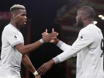 Manchester Uniteds Romelu Lukaku (r) jubelt mit Paul Pogba über seinen Treffer zum 0:1. Foto: Adam Davy/PA Wire Manchester Uniteds Romelu Lukaku (r) jubelt mit Paul Pogba über seinen Treffer zum 0:1. Foto: Adam Davy/PA Wire