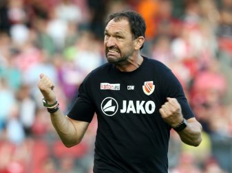 Wollitz mit Cottbus vorzeitig Meister Wollitz mit Cottbus vorzeitig Meister