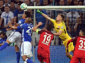 Torwart Lukas Hradecky wird die Frankfurter Eintracht am Saisonende verlassen. Foto: Bernd Thissen Torwart Lukas Hradecky wird die Frankfurter Eintracht am Saisonende verlassen. Foto: Bernd Thissen