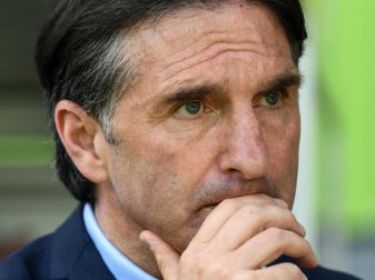Hat mit großen Personalsorgen zu kämpfen: Wolfsburg-Coach Bruno Labbadia. Foto: Patrick Seeger Hat mit großen Personalsorgen zu kämpfen: Wolfsburg-Coach Bruno Labbadia. Foto: Patrick Seeger