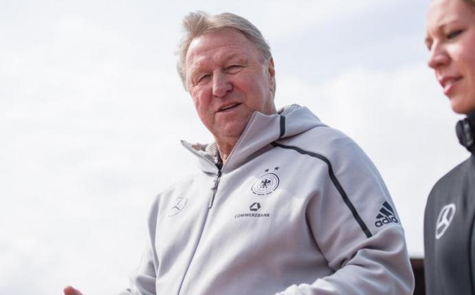 Bleibt womöglich länger Bundestrainer der deutschen Fußball-Frauen: Horst Hrubesch. Foto: Sasa Pahic Szabo