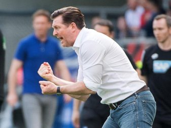 Will mit dem HSV das Wunder Klassenerhalt noch realisieren: Trainer Christian Titz. Foto: Sebastian Gollnow Will mit dem HSV das Wunder Klassenerhalt noch realisieren: Trainer Christian Titz. Foto: Sebastian Gollnow
