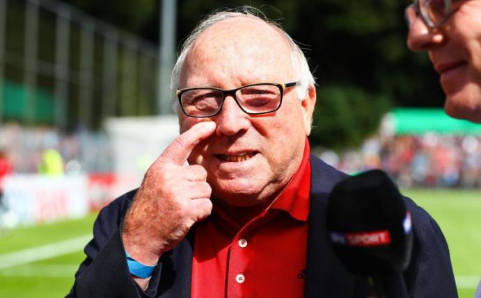 Uwe Seeler glaubt nicht mehr an die HSV-Rettung. Foto: Christian Charisius