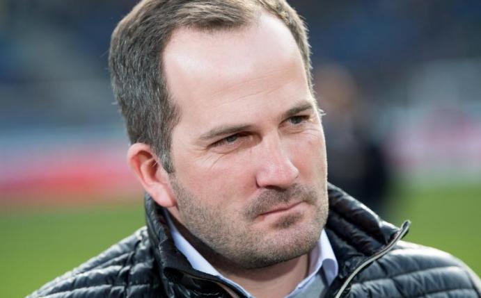 Möchte möglichst schnell 40 Punkte: Augsburgs Trainer Manuel Baum. Foto: Swen Pförtner