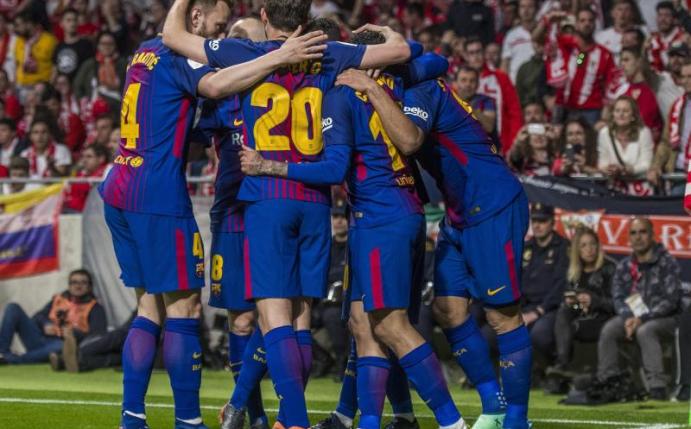 Die Barca-Spieler jubeln über den Sieg im Pokal-Finale gegen den FC Sevilla. Foto: Juan Jose Ubeda