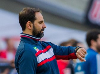 Noch ist die Zeit für den 1. FC Köln und Trainer Stefan Ruthenbeck noch nicht abgelaufen. Foto: Rolf Vennenbernd