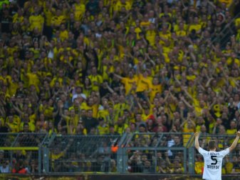 Sven Bender wurde von den BVB-Fans gefeiert Sven Bender wurde von den BVB-Fans gefeiert