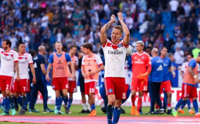 Lewis Holtby führte den Hamburger SV zum Sieg gegen Freiburg. Foto: Christian Charisius
