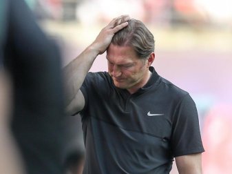 Cheftrainer Ralph Hasenhüttl zeigt sich nach der klaren Heimniederlage gegen Hoffenheim enttäuscht. Foto: Jan Woitas Cheftrainer Ralph Hasenhüttl zeigt sich nach der klaren Heimniederlage gegen Hoffenheim enttäuscht. Foto: Jan Woitas