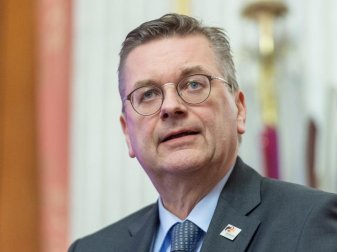 Reinhard Grindel warnt davor die Bewerbung um die EM 2024 als Selbstläufer anzusehen. Foto: Christophe Gateau