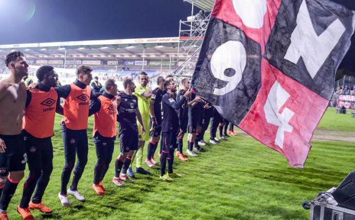Die Nürnberger können schon fast für die Fußball-Bundesliga planen. Foto: Axel Heimken