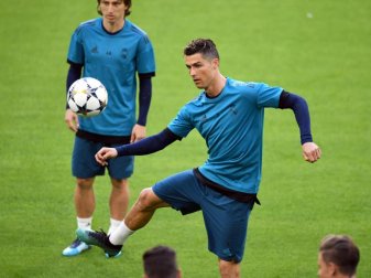 Steht bei Real Madrid auch mit 33 weiterhin im Mittelpunkt: Superstar Cristiano Ronaldo. Foto: Andreas Gebert Steht bei Real Madrid auch mit 33 weiterhin im Mittelpunkt: Superstar Cristiano Ronaldo. Foto: Andreas Gebert