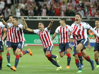 Nach dem Elfmeterschießen jubelten die "Chivas" Nach dem Elfmeterschießen jubelten die "Chivas"