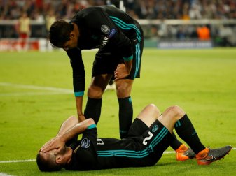 Raphael Varane sorgt sich um Dani Carvajal (unten) Raphael Varane sorgt sich um Dani Carvajal (unten)