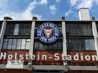Das Stadion des Fußball-Zweitligisten Holstein Kiel ist nicht erstligatauglich. Foto: Christophe Gateau Das Stadion des Fußball-Zweitligisten Holstein Kiel ist nicht erstligatauglich. Foto: Christophe Gateau