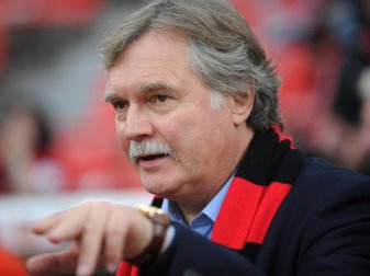 Leverkusens Geschäftsführer Michael Schade freut sich über den Transfer. Foto: Jonas Guettler Leverkusens Geschäftsführer Michael Schade freut sich über den Transfer. Foto: Jonas Guettler