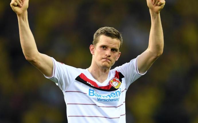 Heiko Herrlich bangt vor dem Stuttgart-Spiel um Sven Bender. Foto: Ina Fassbender